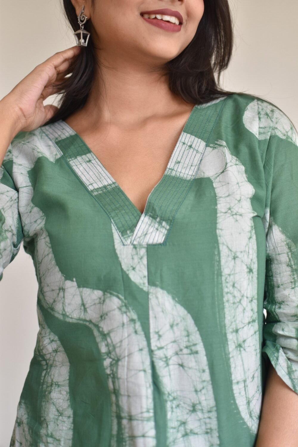 Abstract Hand Batik Painting Pure Cotton Kurta - Image 2