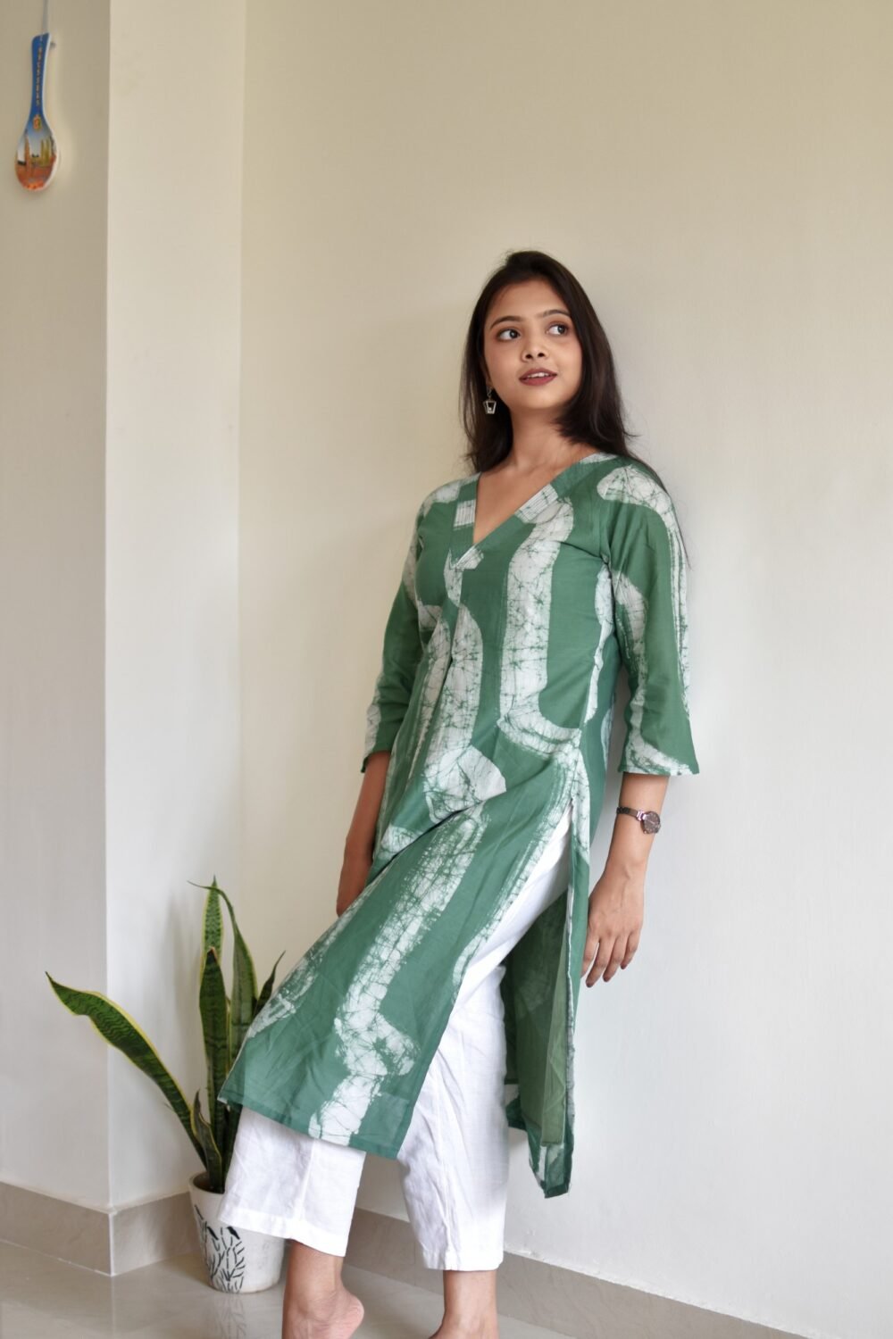Abstract Hand Batik Painting Pure Cotton Kurta - Image 3
