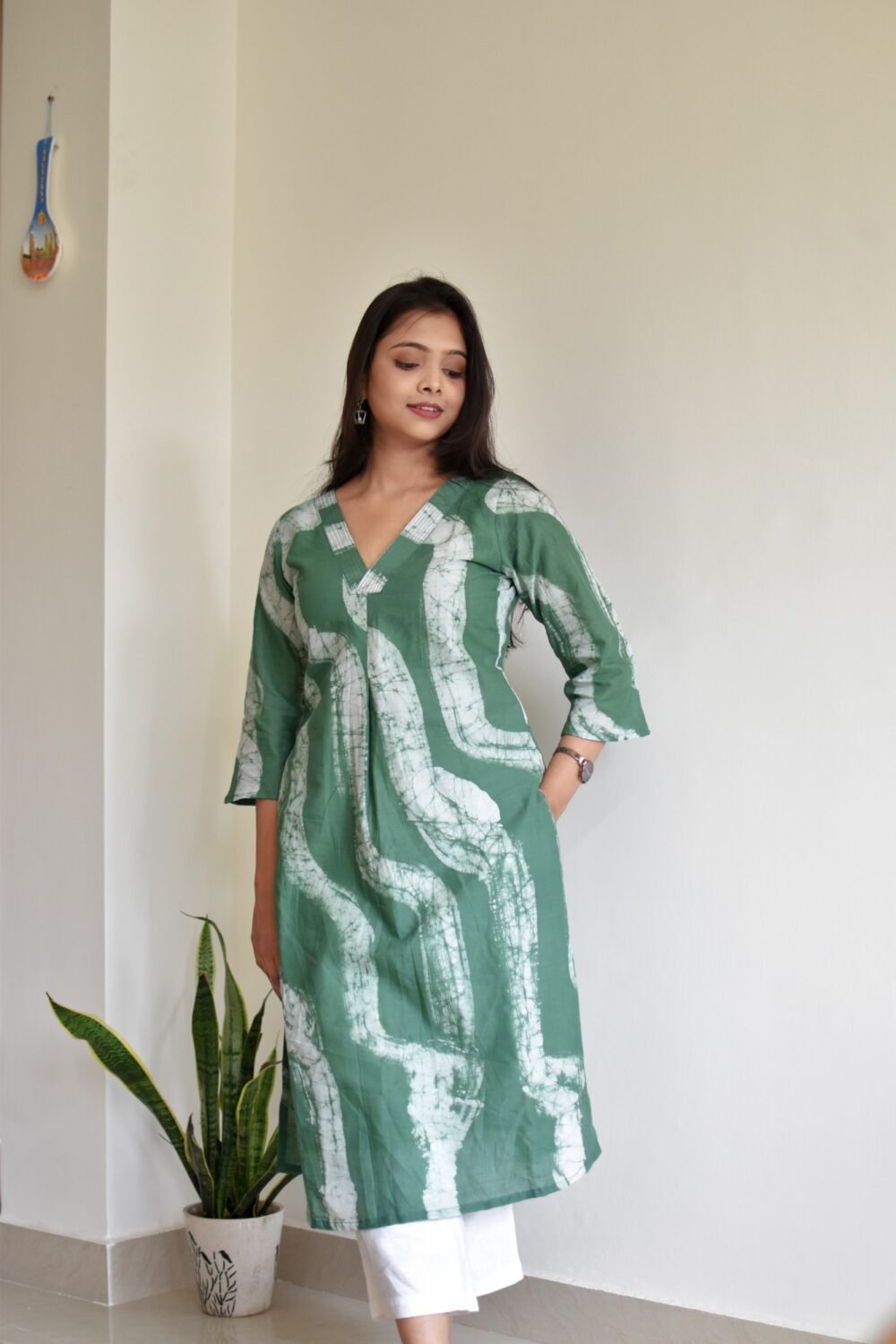 Abstract Hand Batik Painting Pure Cotton Kurta - Image 4