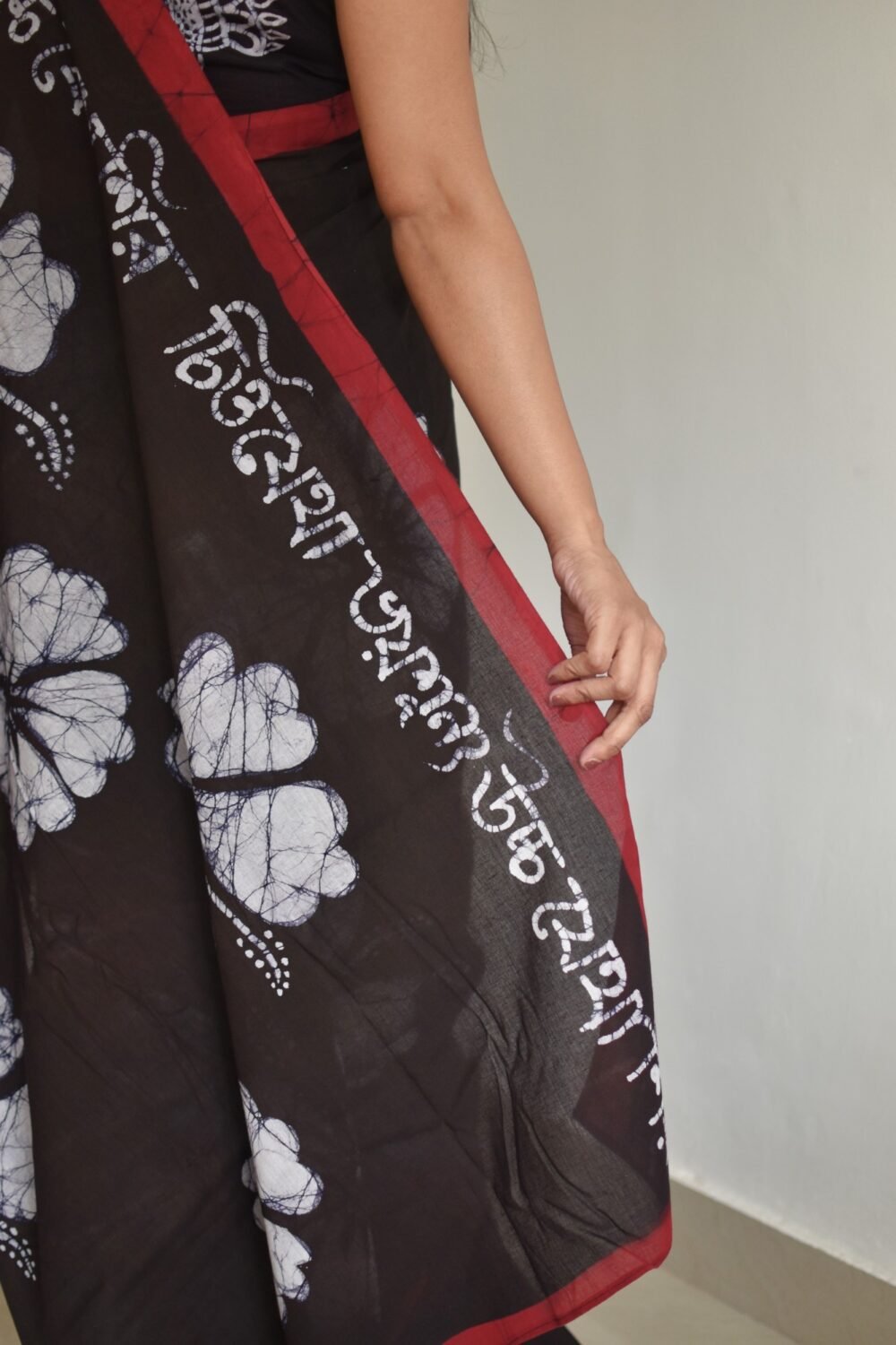 Hibiscus Hand-painted Batik Art Pure Cotton Saree - Image 4