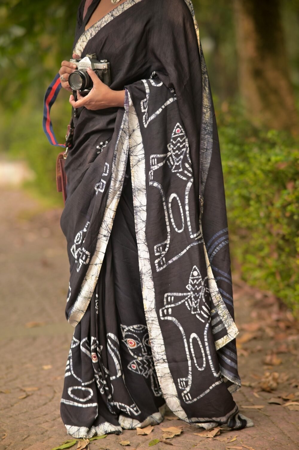 Jamini Roy’s Beral Hand Batik in Silk Saree - Image 5