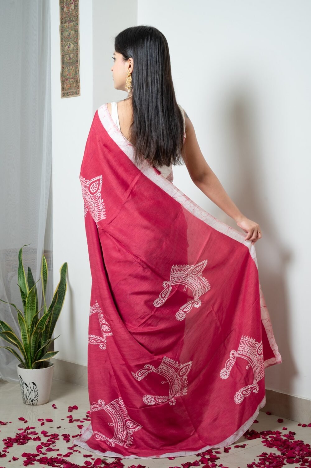 Durga Mukut Magenta Hand-painted Batik Art in Silk Saree - Image 4