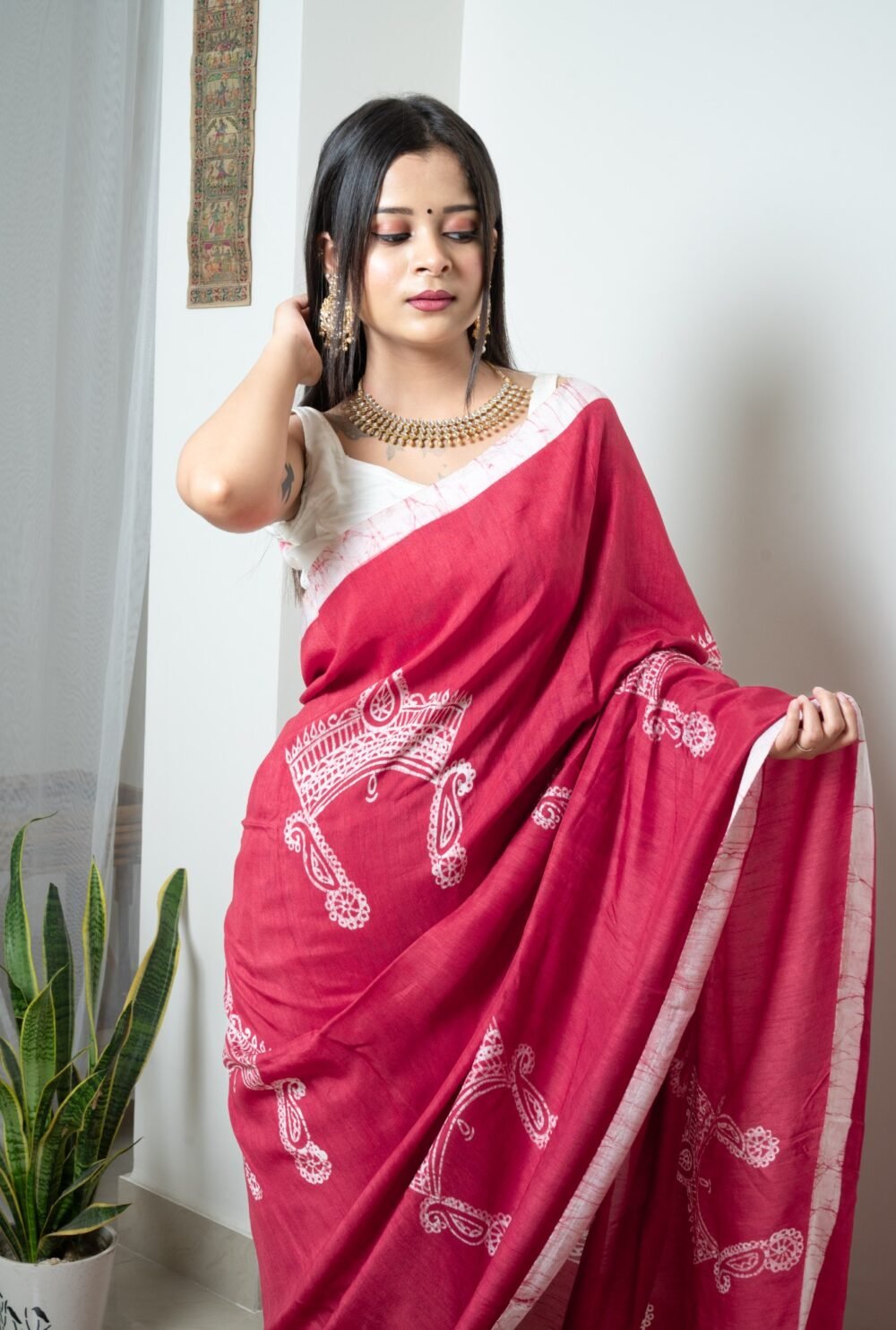 Durga Mukut Magenta Hand-painted Batik Art in Silk Saree - Image 5